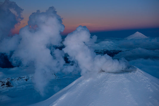 Volcanes Villarrica Quetrupillan y Lanin, Parque Nacional Villarrica - Foto de Guy Wenborne H.